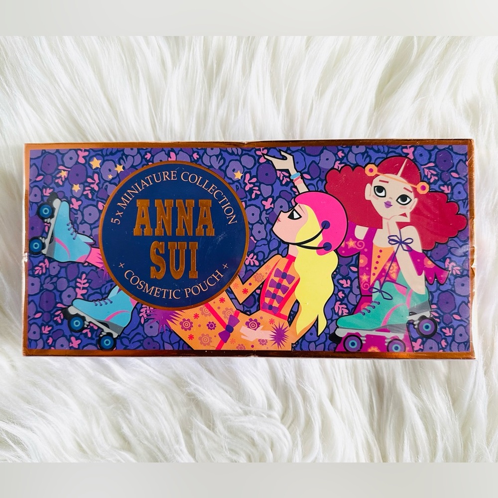 Anna Sui 5 Piece Miniature Gift Set And Cosmetic Pouch